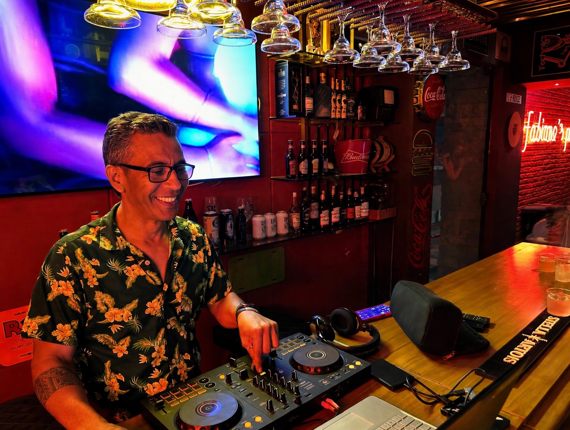 DJ K-Lixto en vivo en un bar · DJ K-Lixto live at a bar
